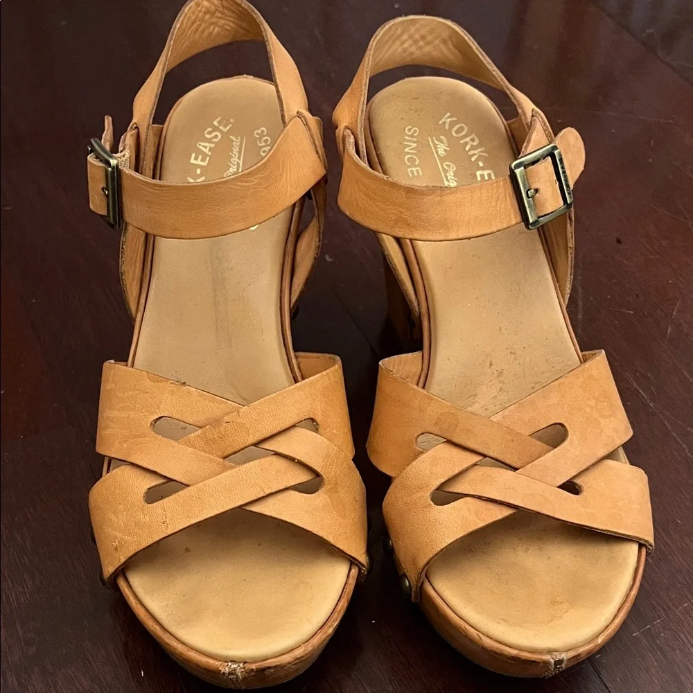 Women’s Tan Leather Platform Sandals with Buckle